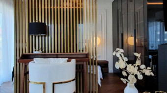 Apartament luksusowy_miejsce do pracy i widok na sypialnię 2