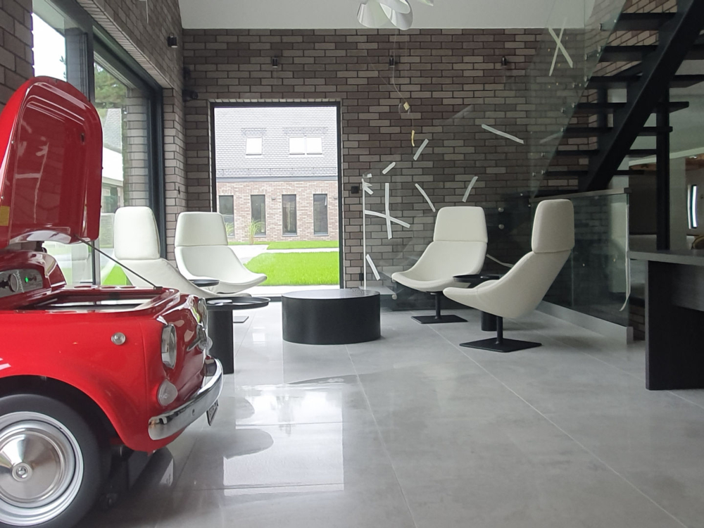 Wynajem aut zabytkowych_sala obsługi klienta_wid 14