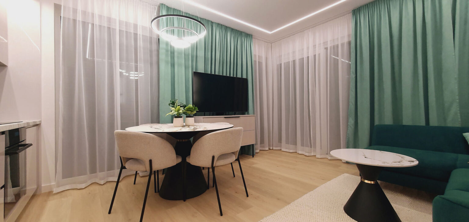 Salon z aneksem przy świetle ledowym