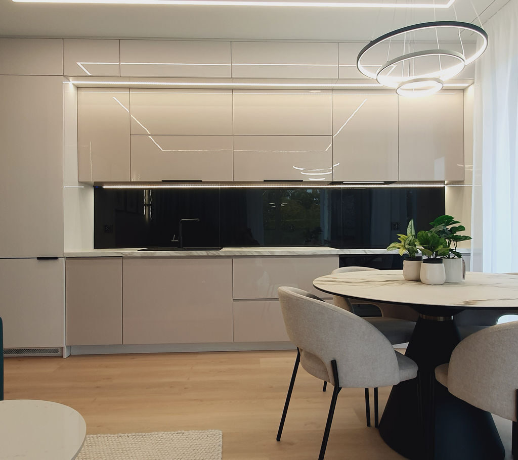 posadzka w kuchni – gres i panele winylowe w mieszkaniu z rynku wtórnego