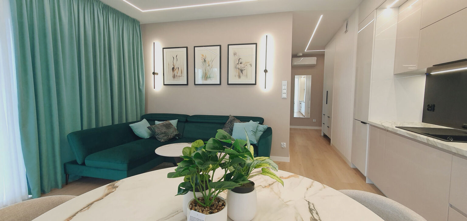 Stół z marmurowym blatem