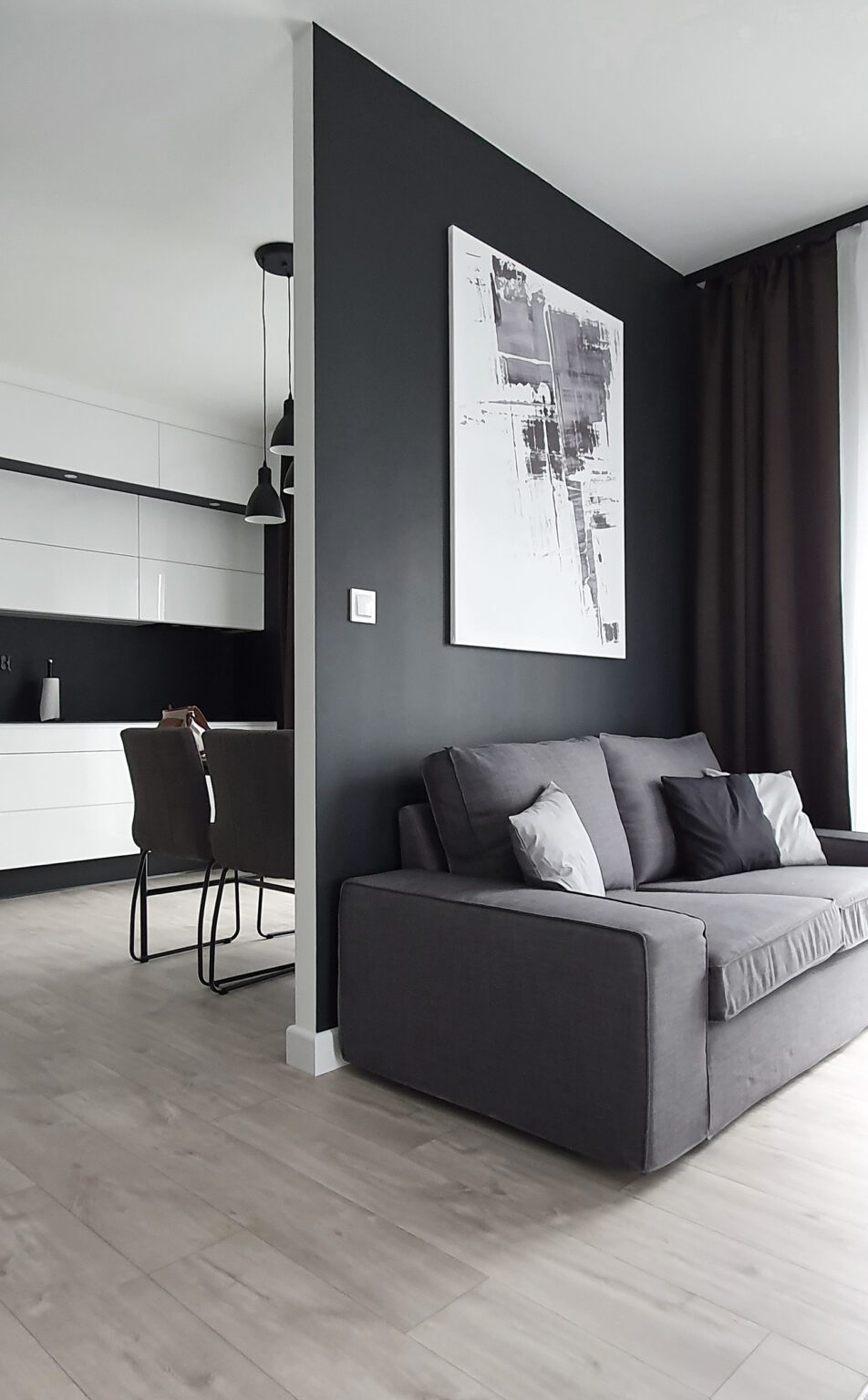 Mieszkanie monochrome_salon wid 12
