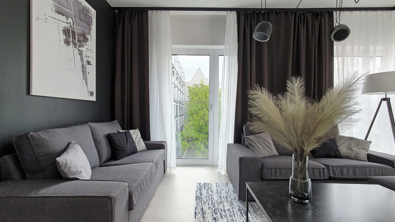 Mieszkanie monochrome_salon wid 4