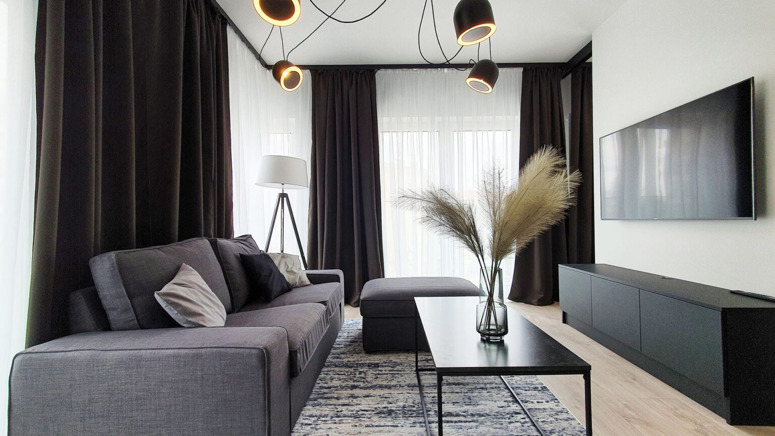 Mieszkanie monochrome_salon wid 5