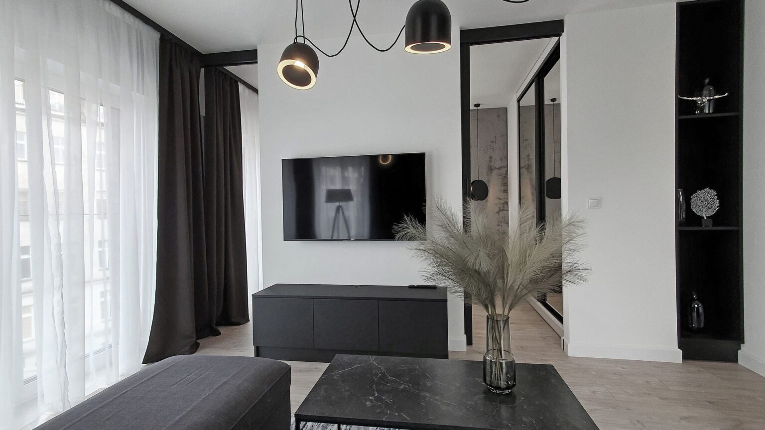 Mieszkanie monochrome_salon wid 7