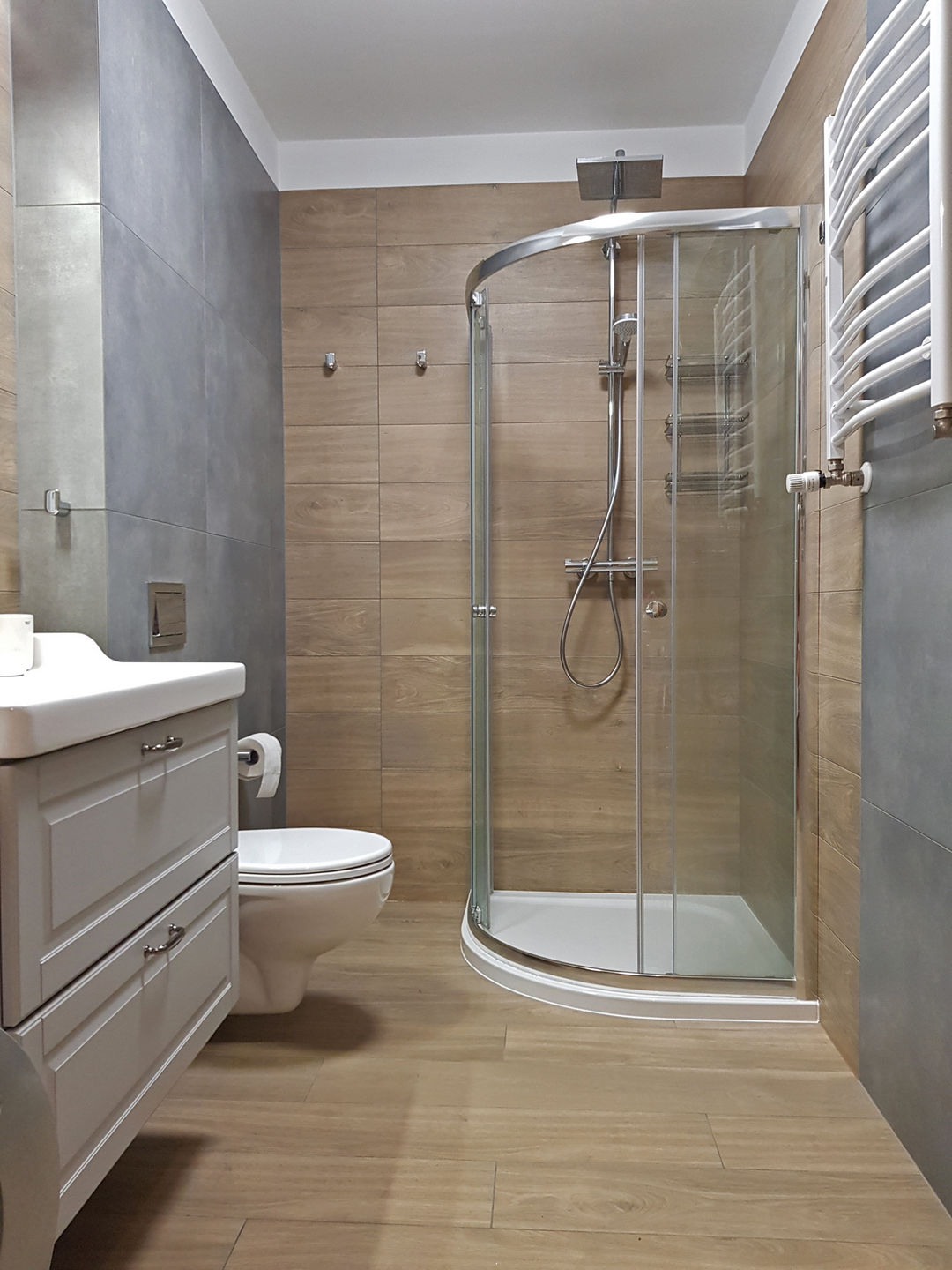 Mieszkanie wakacyjne w Karpaczu_łazienka wid 2