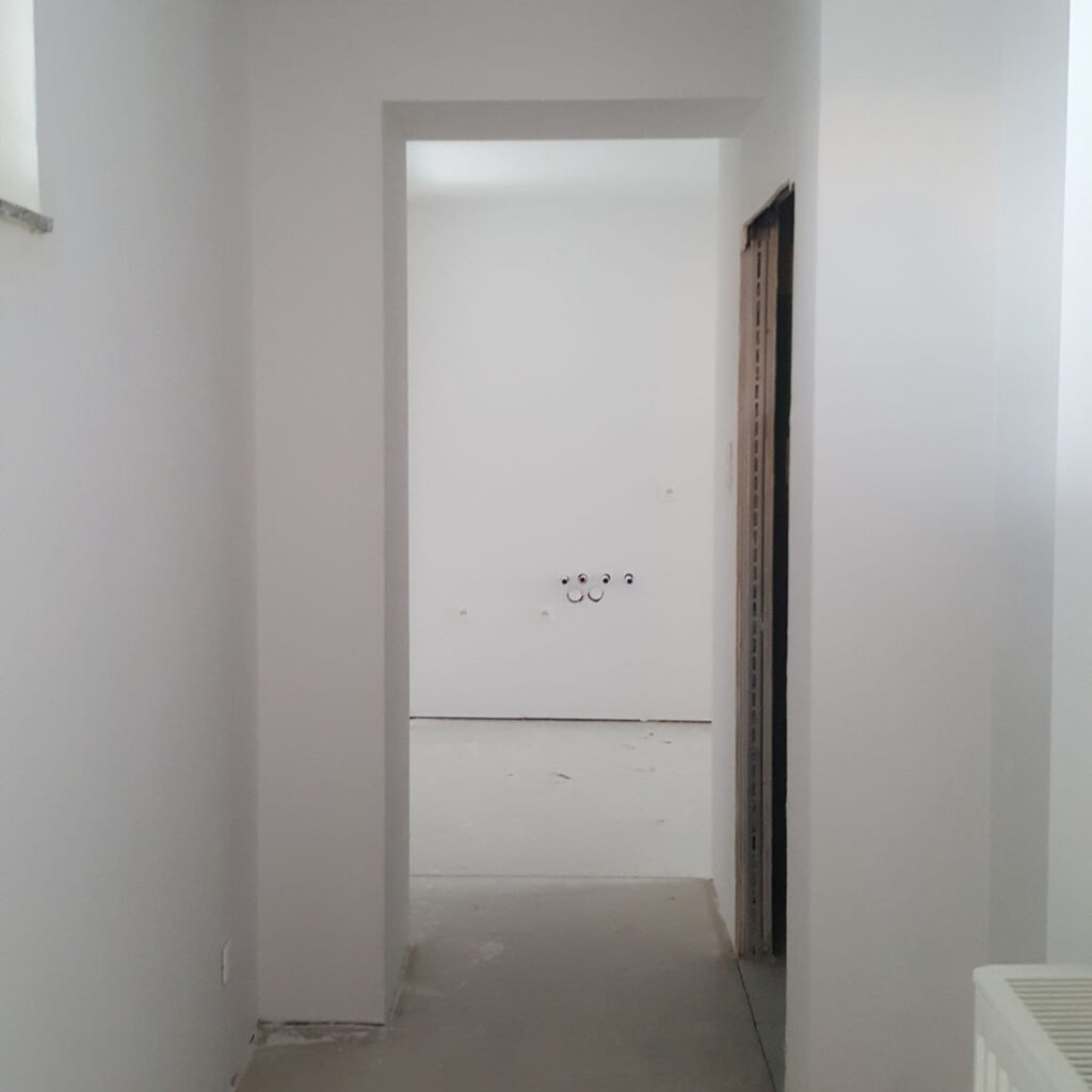 małe nieustawne mieszkanie